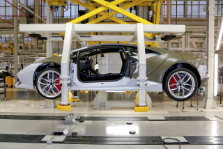 Illustration for article titled El minucioso proceso de construir un Lamborghini, foto a foto